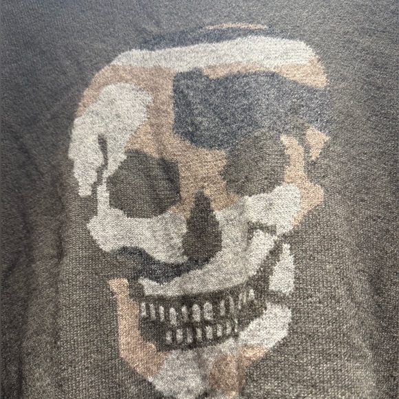 Skull cashmere sweater. NWT. Size large.  Green/grey with camo skull - Picture 4 of 4